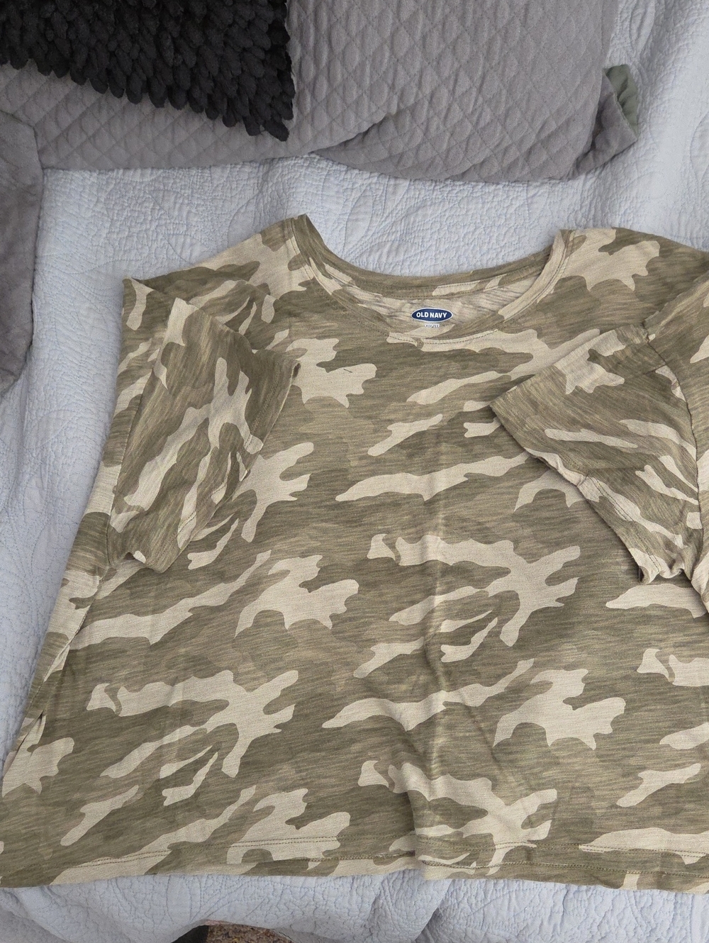 Old Navy Olive and Beige Camo Cropped Tee
